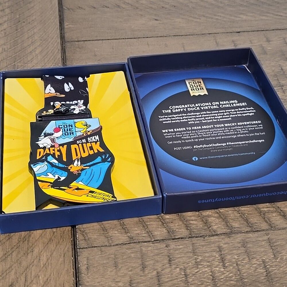 CONQUEROR Virtual Challenge LOONEY TUNES Daffy Duck Medal NEW